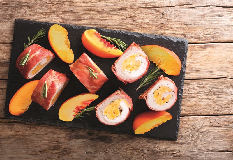 Ricetta Rollè di maiale con prosciutto di Parma ripieni di pesche e formaggio King's