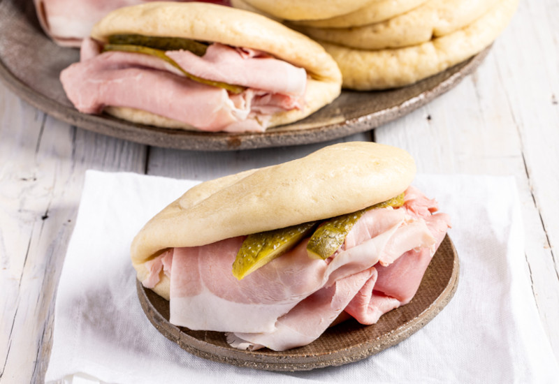 Panini Bao con prosciutto cotto e cetriolini - King's