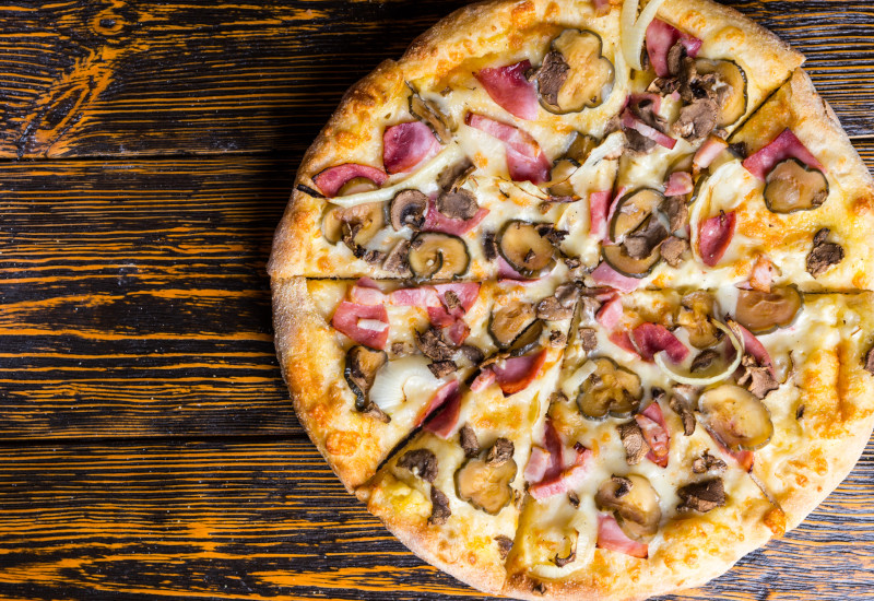 Pizza prosciutto e funghi – King’s Pizza prosciutto e funghi - King's