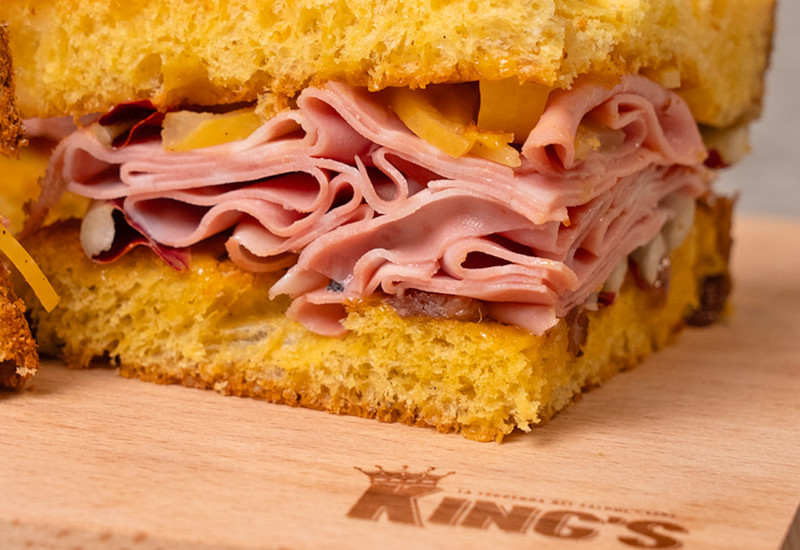 Panettone natalizio con mortadella e acciughe - King's