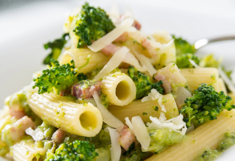 Pasta broccoli e guanciale - King's