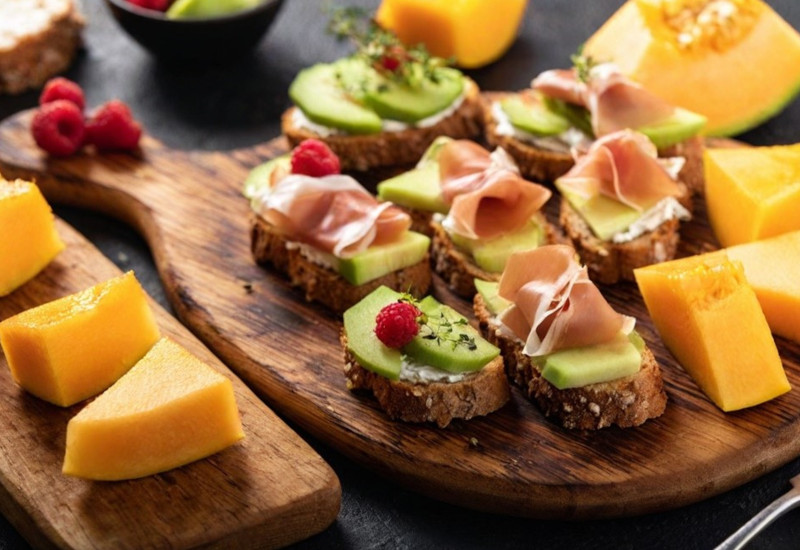 Antipasti prosciutto crudo e frutta - King's
