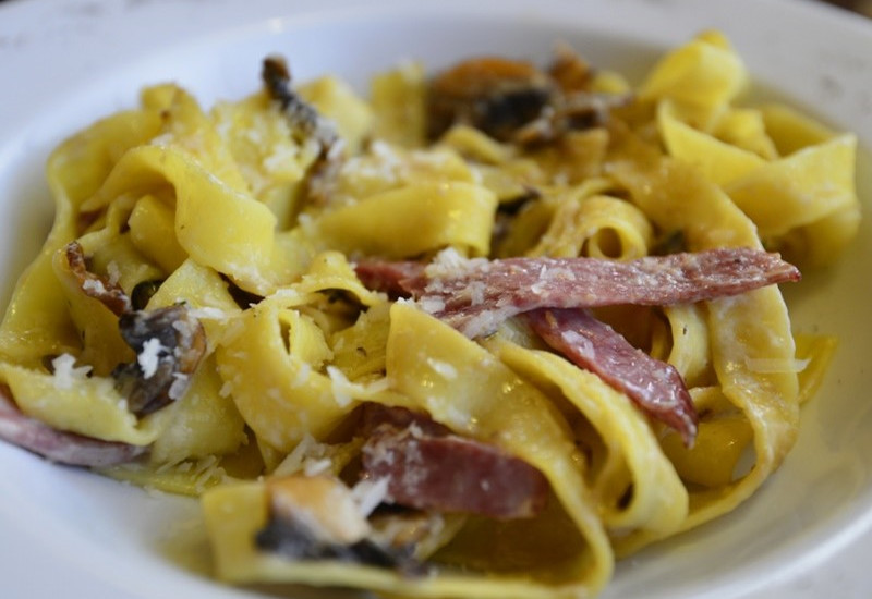 Pappardelle funghi e speck - King's