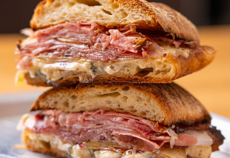 Ciabatta croccante con Granspeck e roquefort - King's